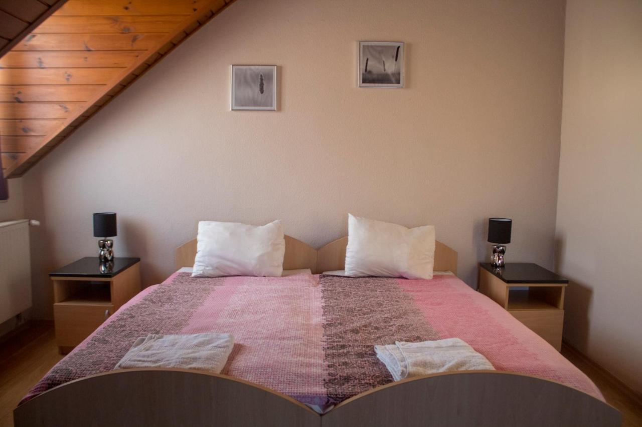 Gilde Panzio Bed & Breakfast Pilisvörösvár Екстериор снимка