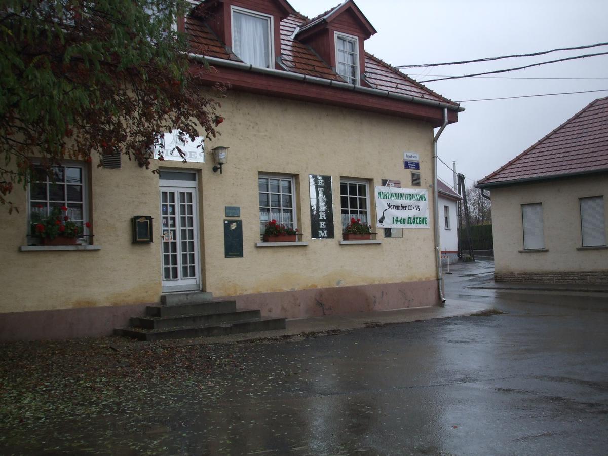 Gilde Panzio Bed & Breakfast Pilisvörösvár Екстериор снимка